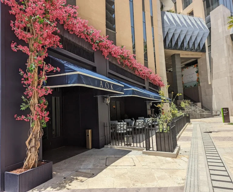 5 مطاعم وكافيهات في الرياض|| راحة، إضاءة دافئة، وموسيقى تنسيك الوقت